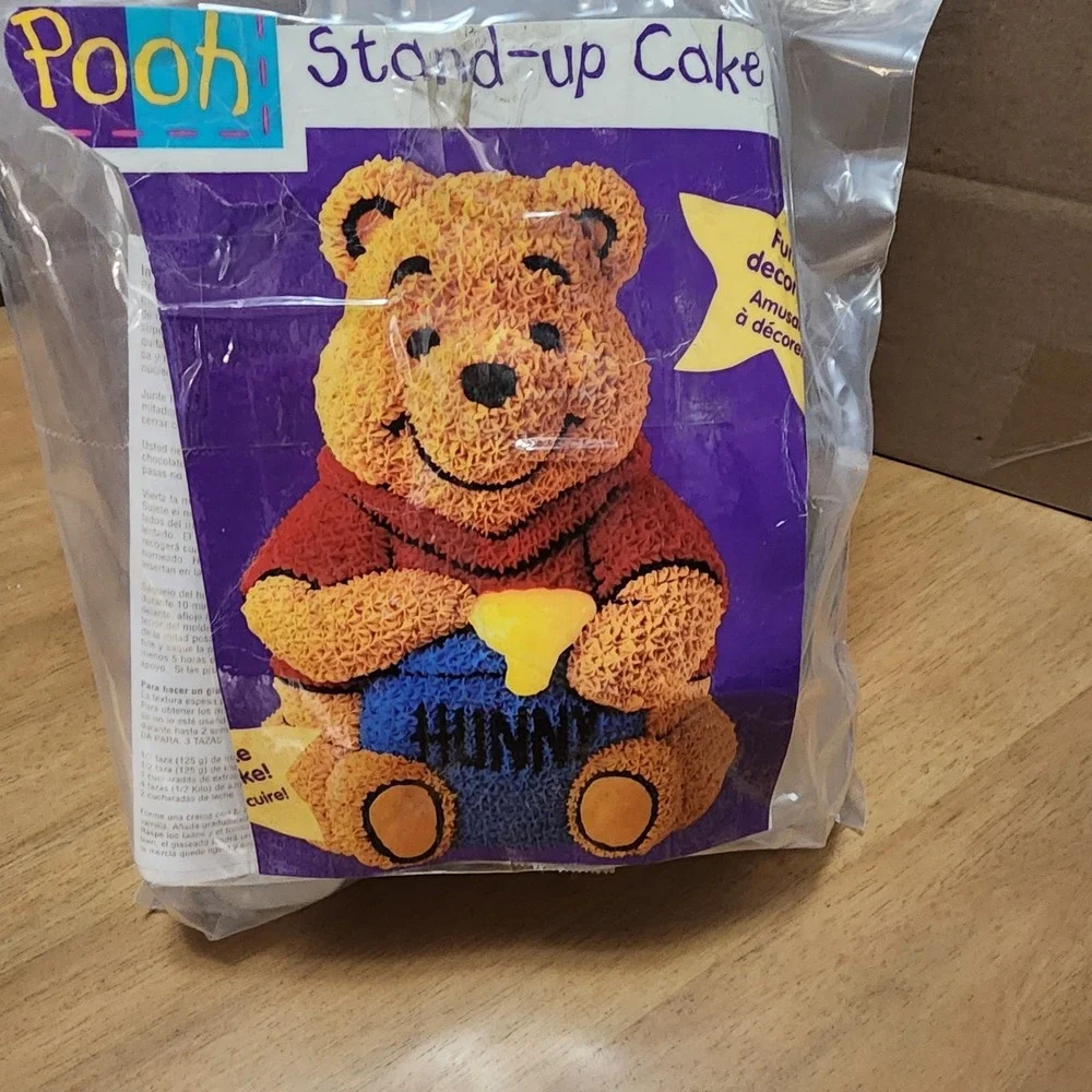 Wilton Winnie the Pooh Stand Up Cake Pan 3D Disney w Instructions and pins